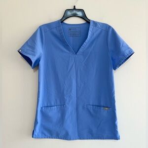 FIGS Women's Casma Three-Pocket Scrub Top in Ceil Blue, XS